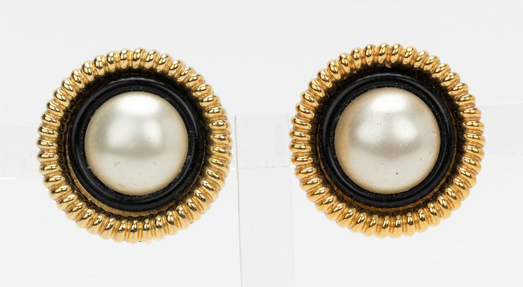 Chanel 70s Vintage Pearl Clip Earrings