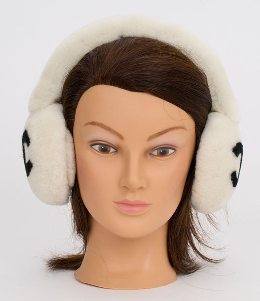 【ちょろみっち】　CHANEL イヤーマフ Chanel New Off White Fur Logo Earmuffs - Vintage Lux