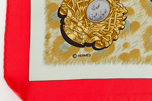 エルメス　HERMES シルクスカーフ 新品 CASQUES PLUMETS Hermès Casques Et Plumets Silk Scarf - Vintage Lux