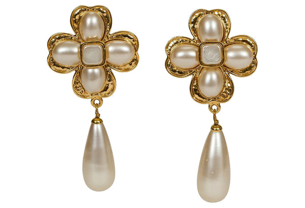 ◆VINTAGE HOLLYWOOD◆ Texture Pearl Flower Earrings VH249OEA Mother-of-Pearl and .20 ct. t.w. White Topaz Flower