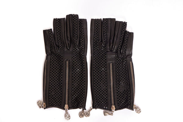 Chanel Pre-Owned 2000's Fingerless Lace Gloves in Black