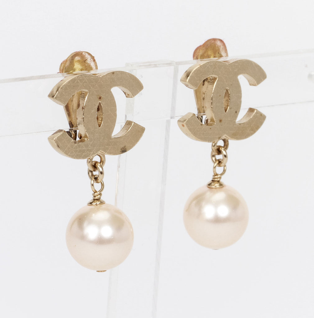 Chanel spring 2017 gold cc clip earrings