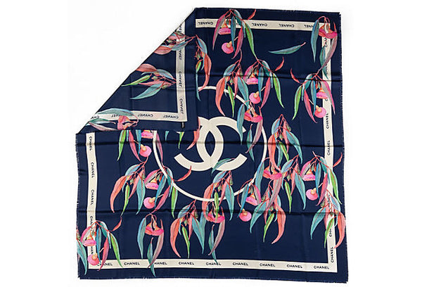 CHANEL 青 スカーフ Chanel Vintage Silk Scarf Blue Gold Chain Logo CC Square Wrap Rare