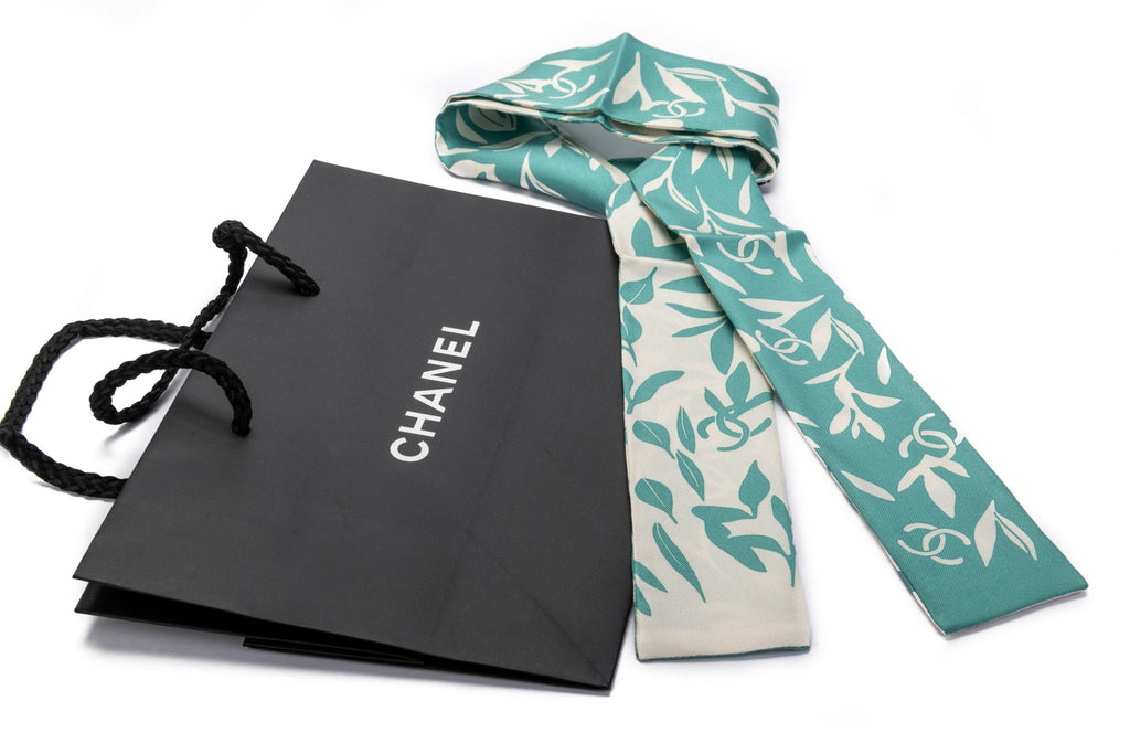 Chanel BN Green White Leaves Silk Twilly