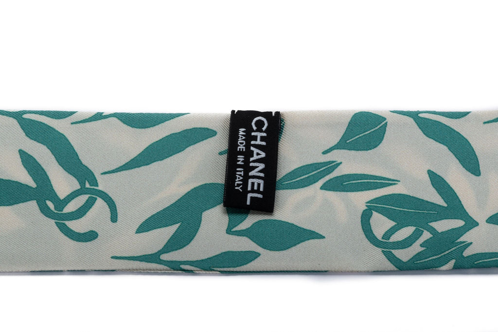 Chanel BN Green White Leaves Silk Twilly