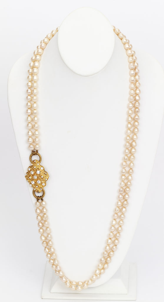 Chanel pearl necklace w/ gold medallion