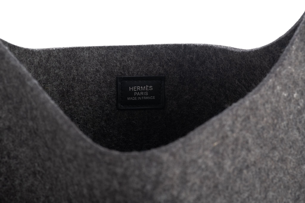 Hermes BNIB Grey/Black Felt Evelyne PM
