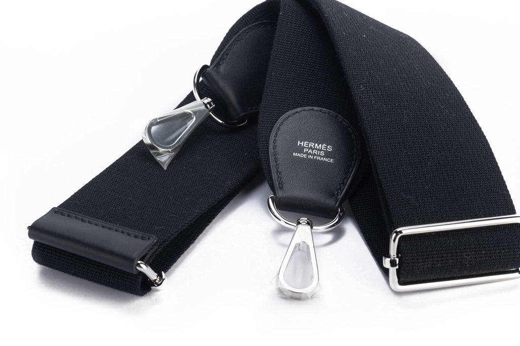 Hermes BNIB Grey/Black Felt Evelyne PM