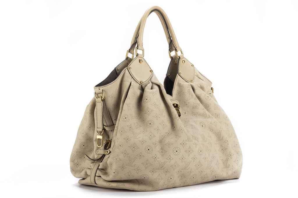 Vuitton Xlg Cream Mahina Shoulder Bag