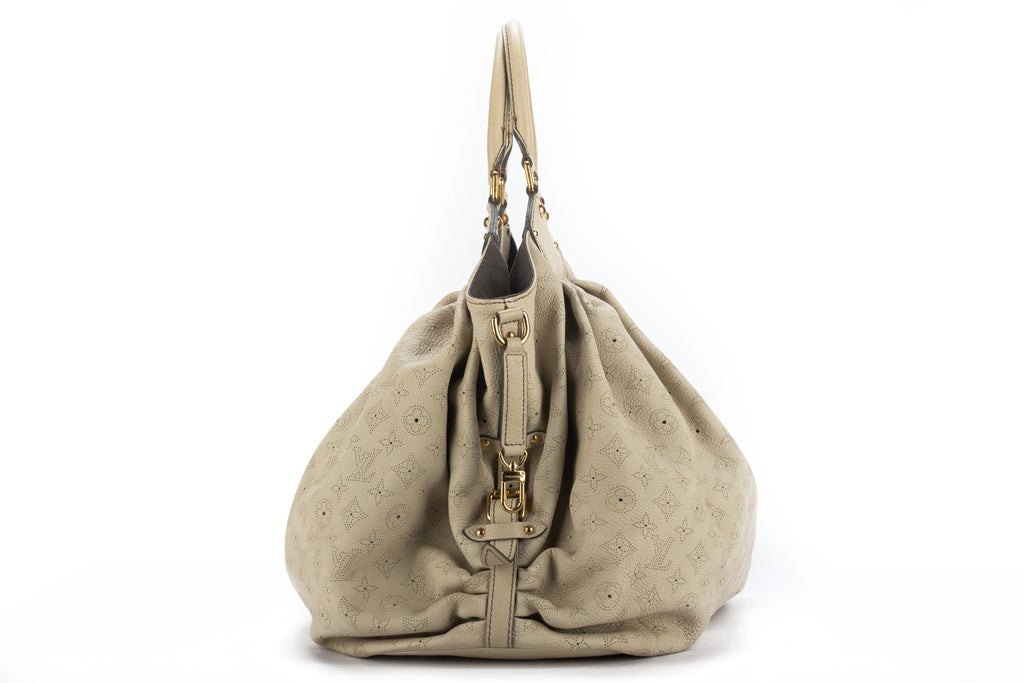 Vuitton Xlg Cream Mahina Shoulder Bag