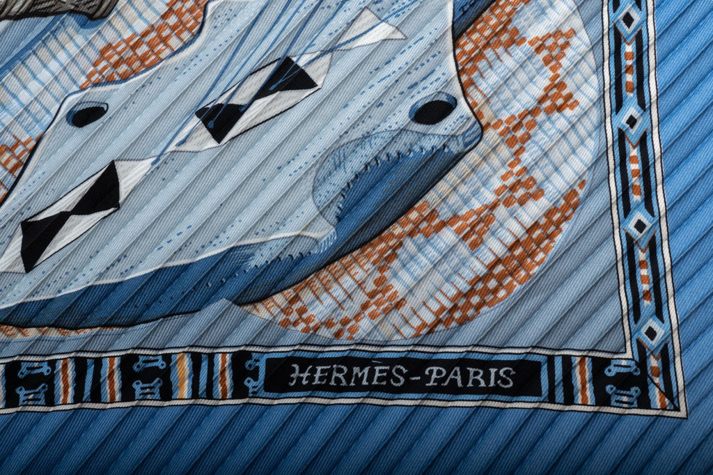 Hermès Au son de tam tam plisse Scarf