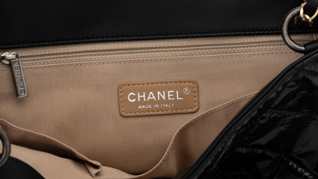 Chanel Black 2-Tone Hardware Handbag