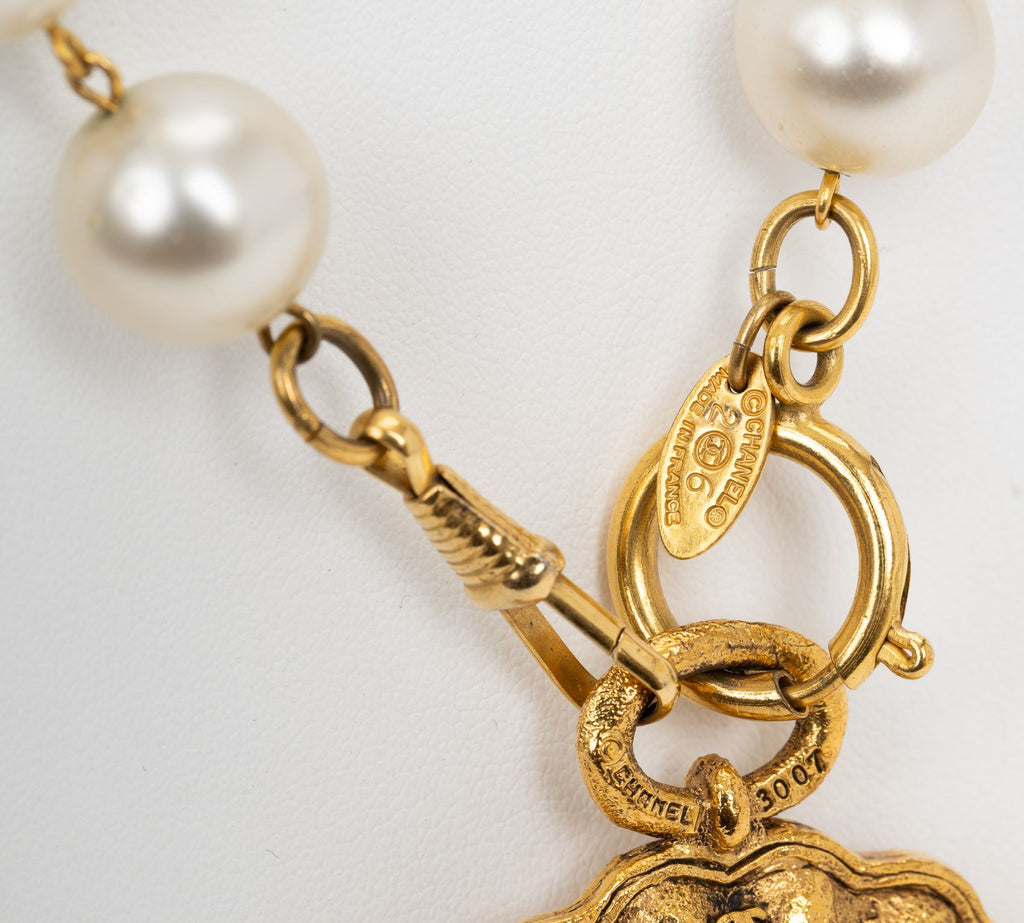 Chanel 1987 Pearl Magnifier Necklace