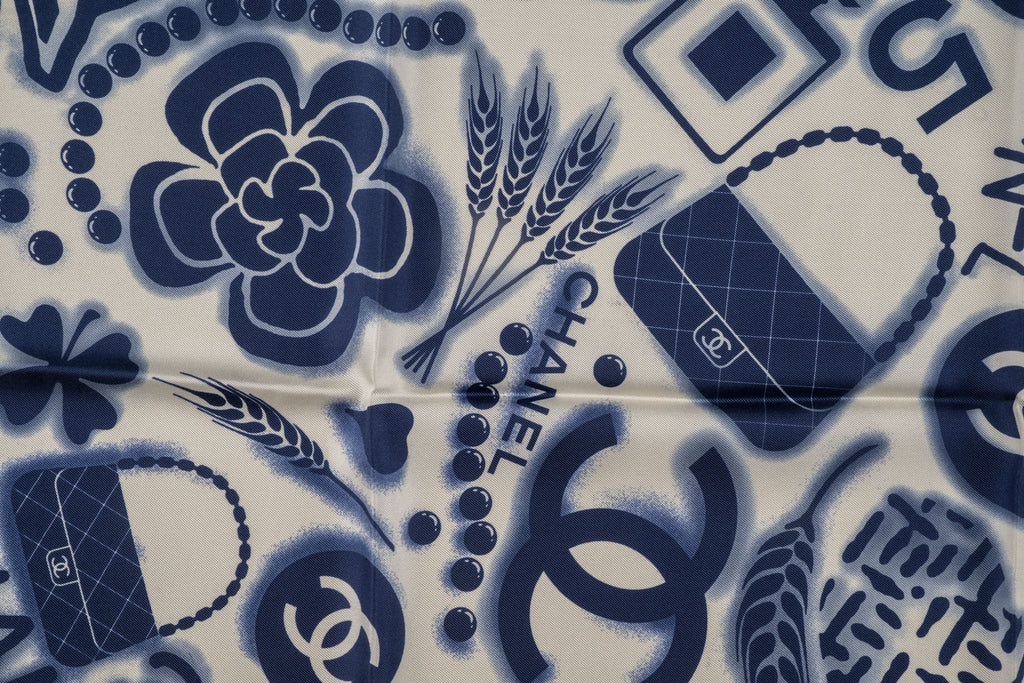 Chanel Foulard Blanco Azul Scarf New