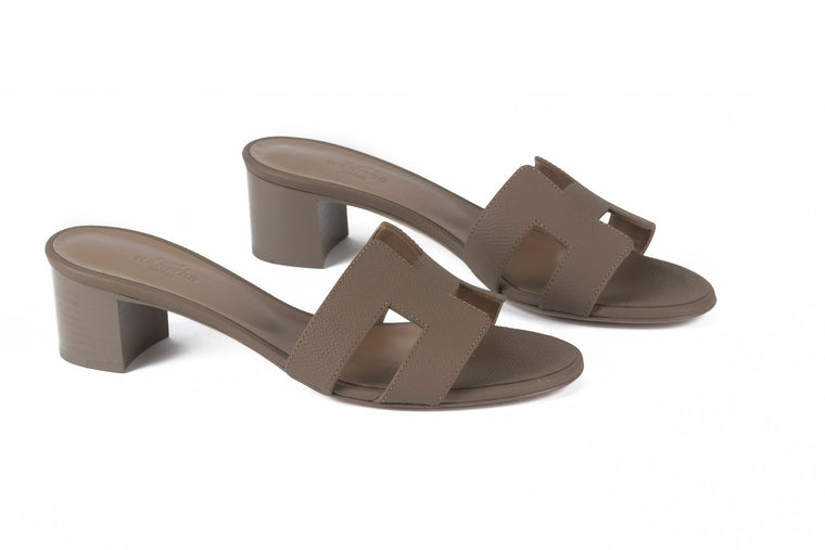Hermès New Oasis Sandal Epsom Etoupe 37