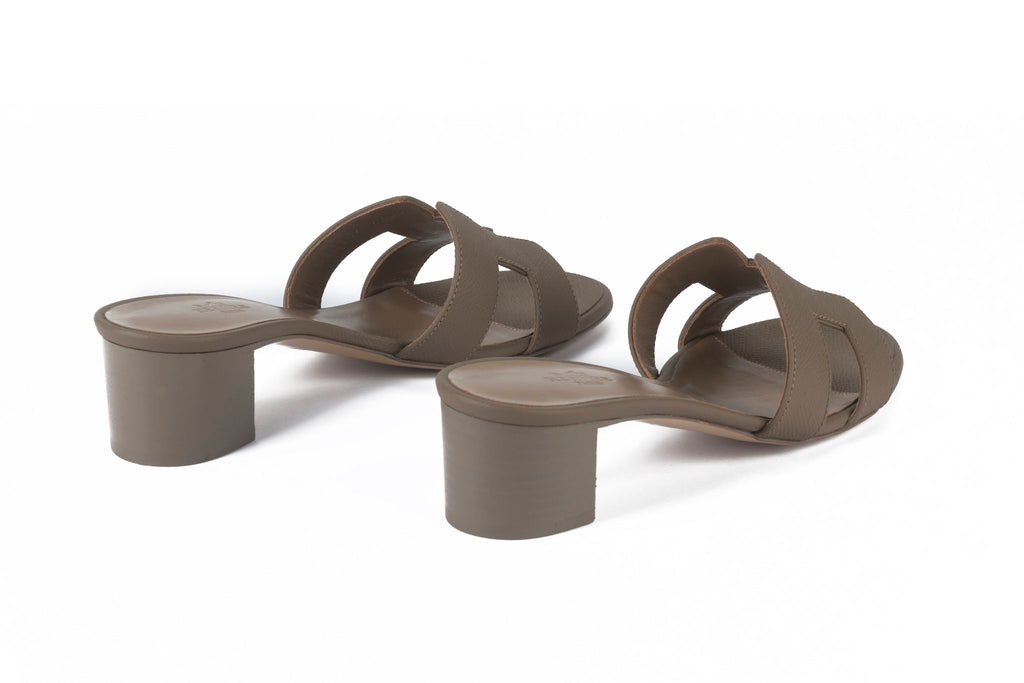 Hermès New Oasis Sandal Epsom Etoupe 37