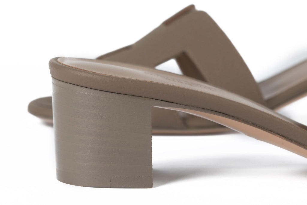 Hermès New Oasis Sandal Epsom Etoupe 37