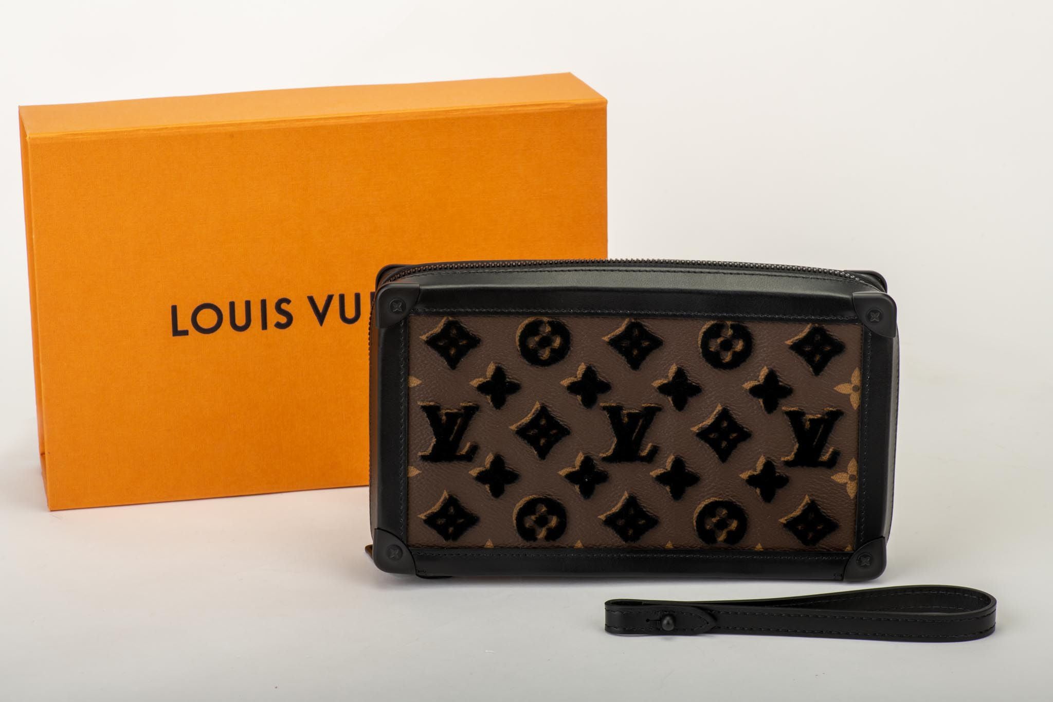 New in Box Louis Vuitton Runway SS 2020 Velvet Clutch Bag For Sale