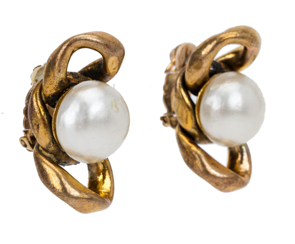 Chanel 70s Pearl Chain Clip Earrings - Vintage Lux