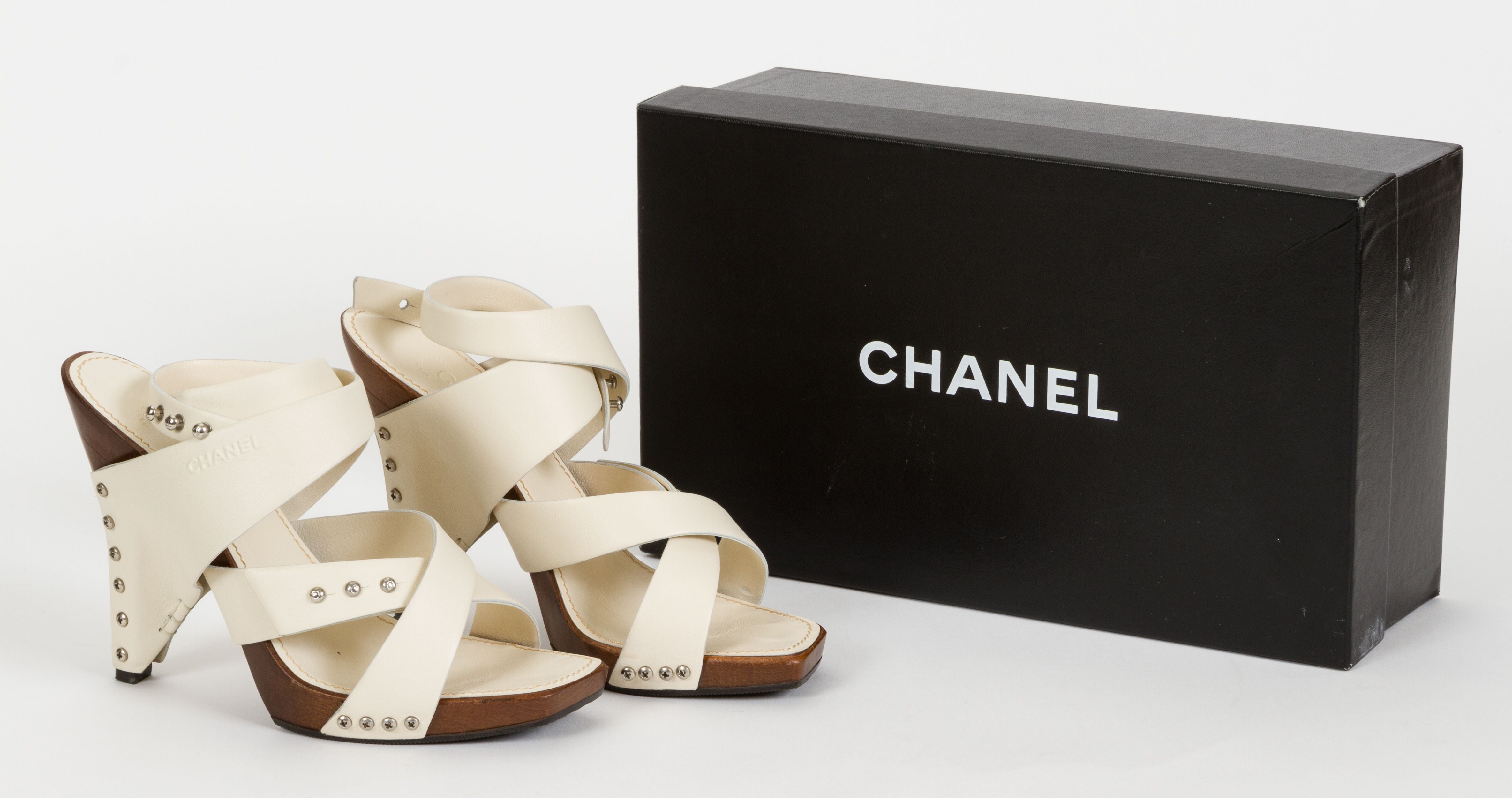 Chanel Beige/Black Leather CC Cap Toe Bow Mules Size 37.5 Chanel