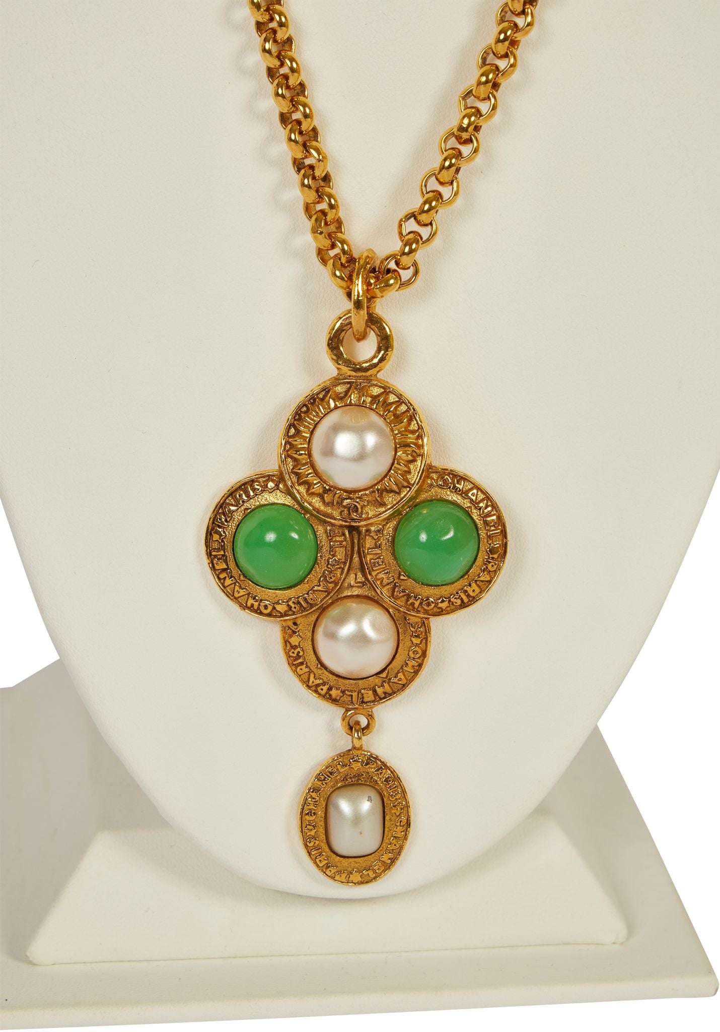 CHANEL VERY VINTAGE 1970'S EMERALD GREEN GRIPOIX NECKLACE