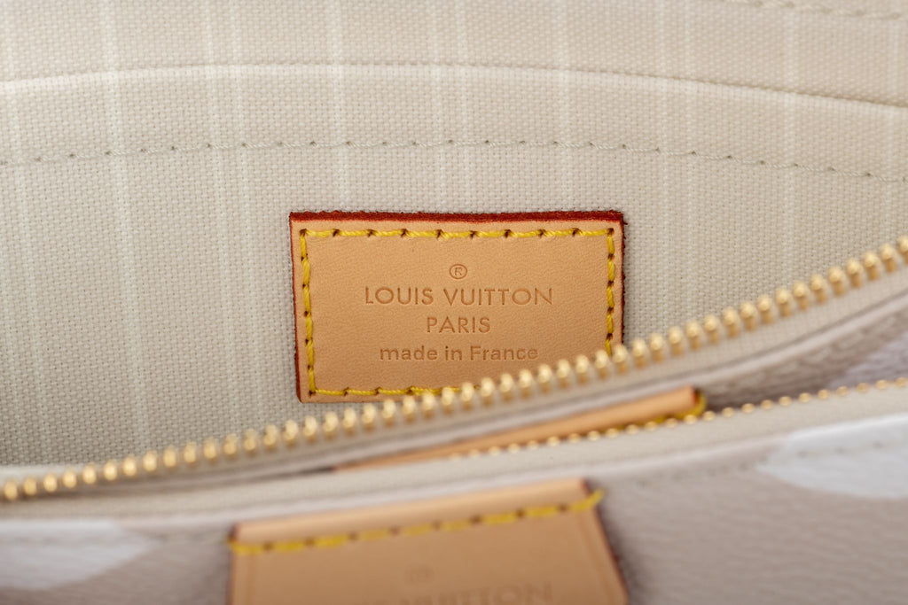Vuitton Lim.Ed. Blush Multi Pochette BN