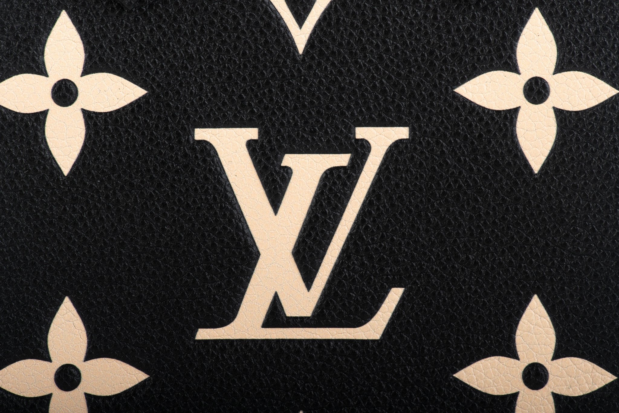 Mini short Louis Vuitton Black size 36 FR in Polyamide - 35818411