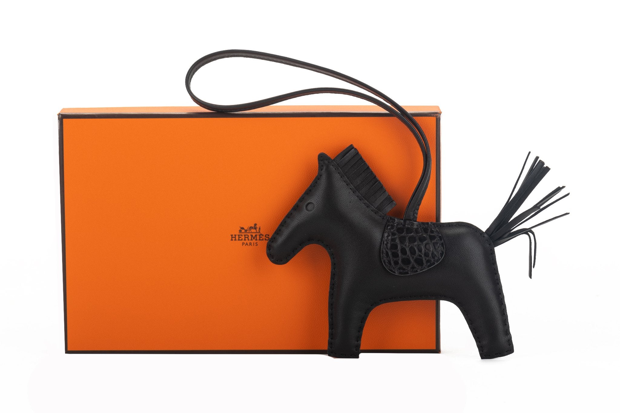 HERMES RODEO All Black Rodeo Touch Alligator PM. Stamp Z