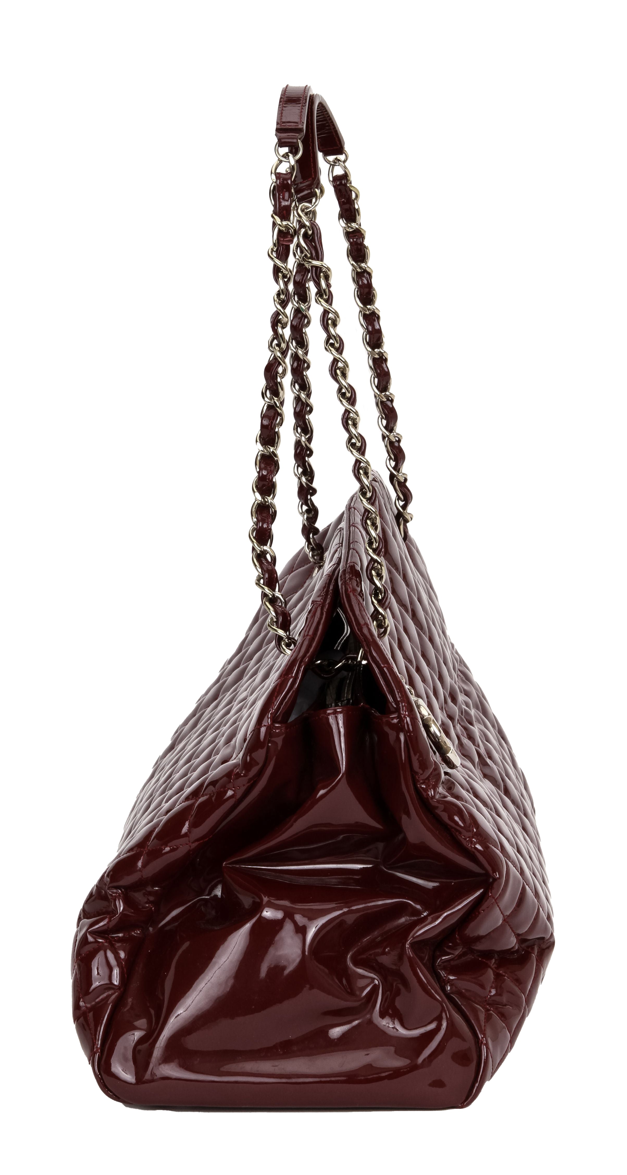 Chanel burgundy flap bag with rain cover Dark red Leather ref.184243 - Joli  Closet