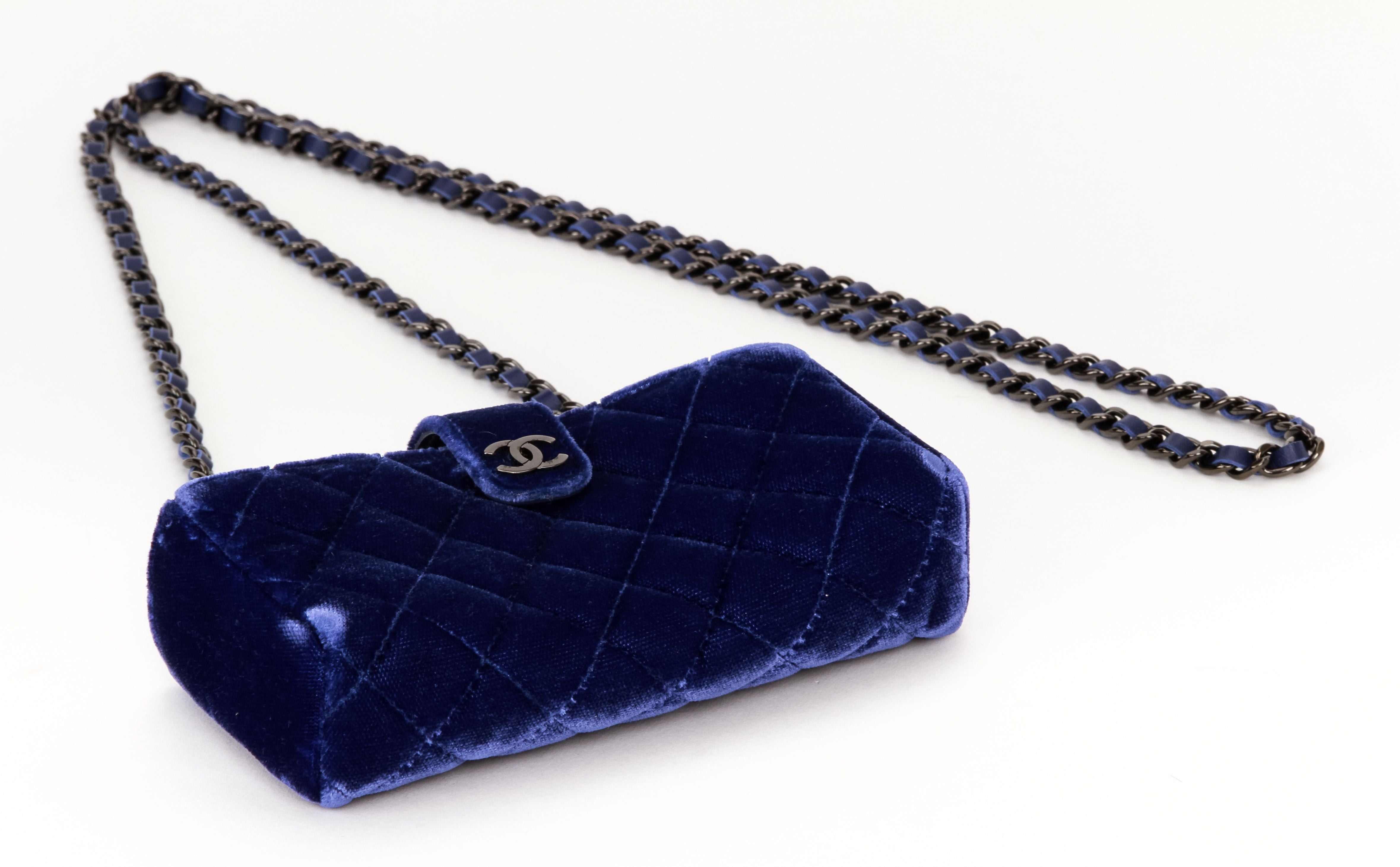 Crossbody bag Chanel Blue in Fur - 25590320