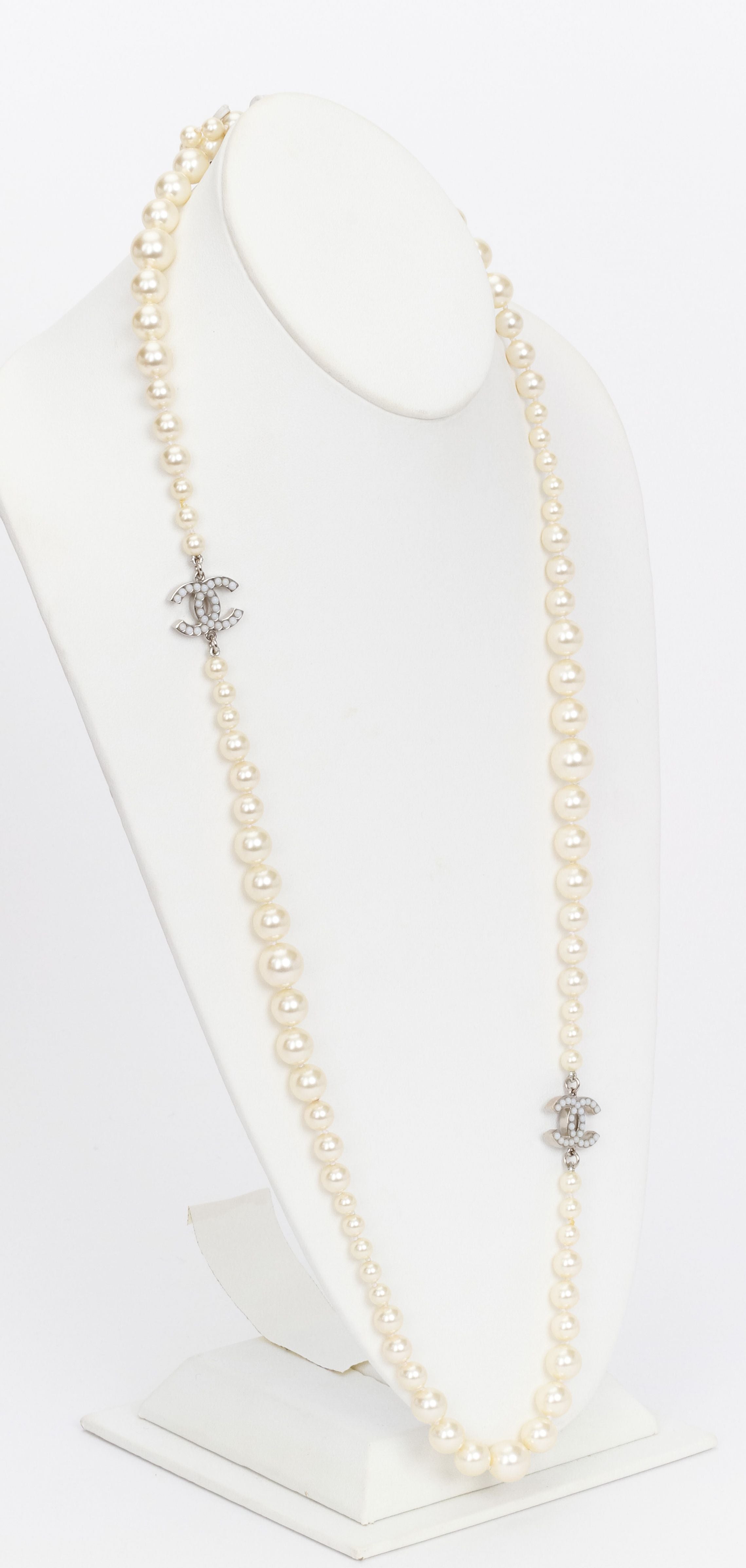 Chanel spring 2012 long pearl necklace - Vintage Lux