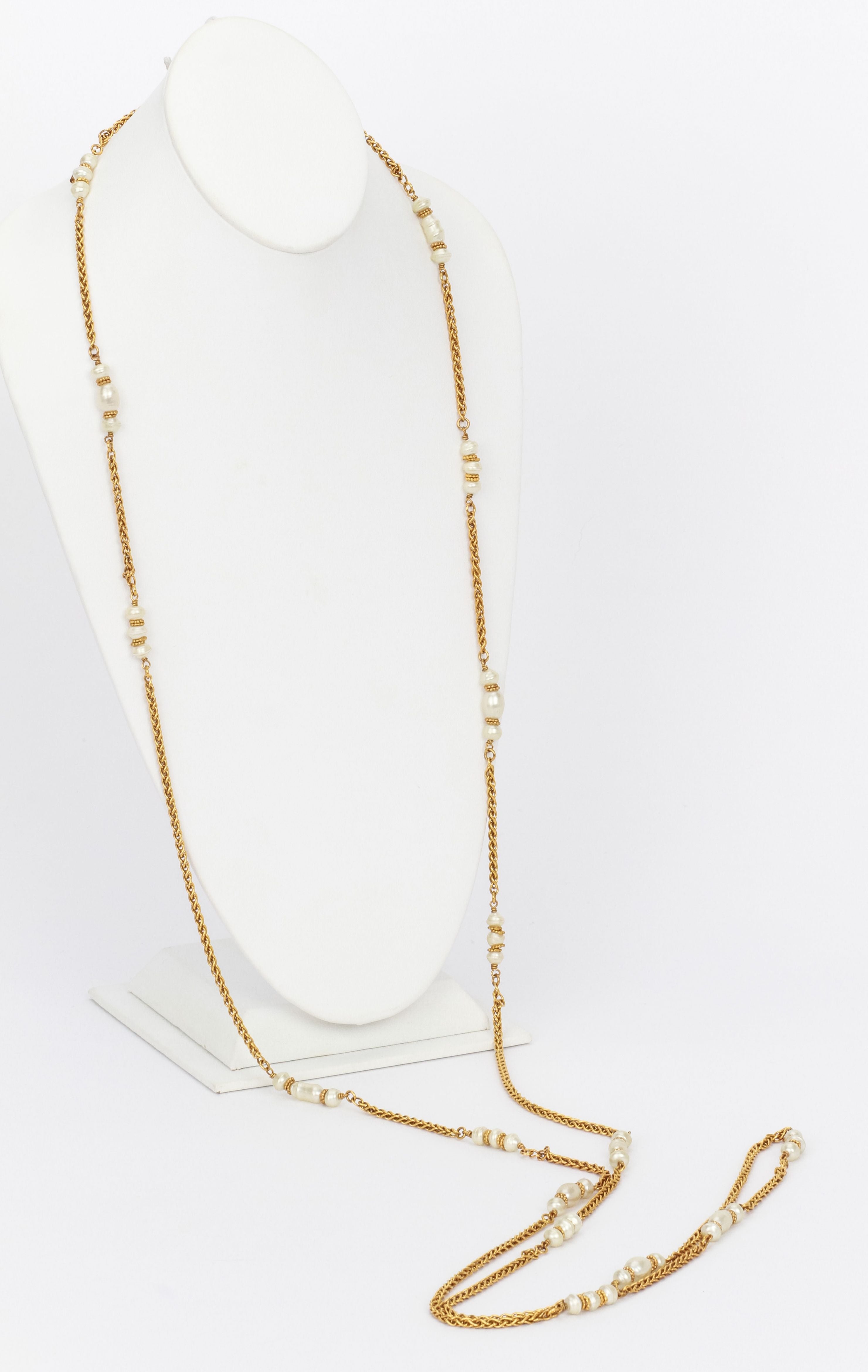 Chanel long sautoir gold pearls necklace - Vintage Lux