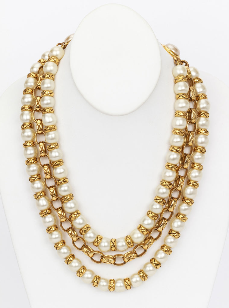 Chanel pearl necklace w/ gold medallion