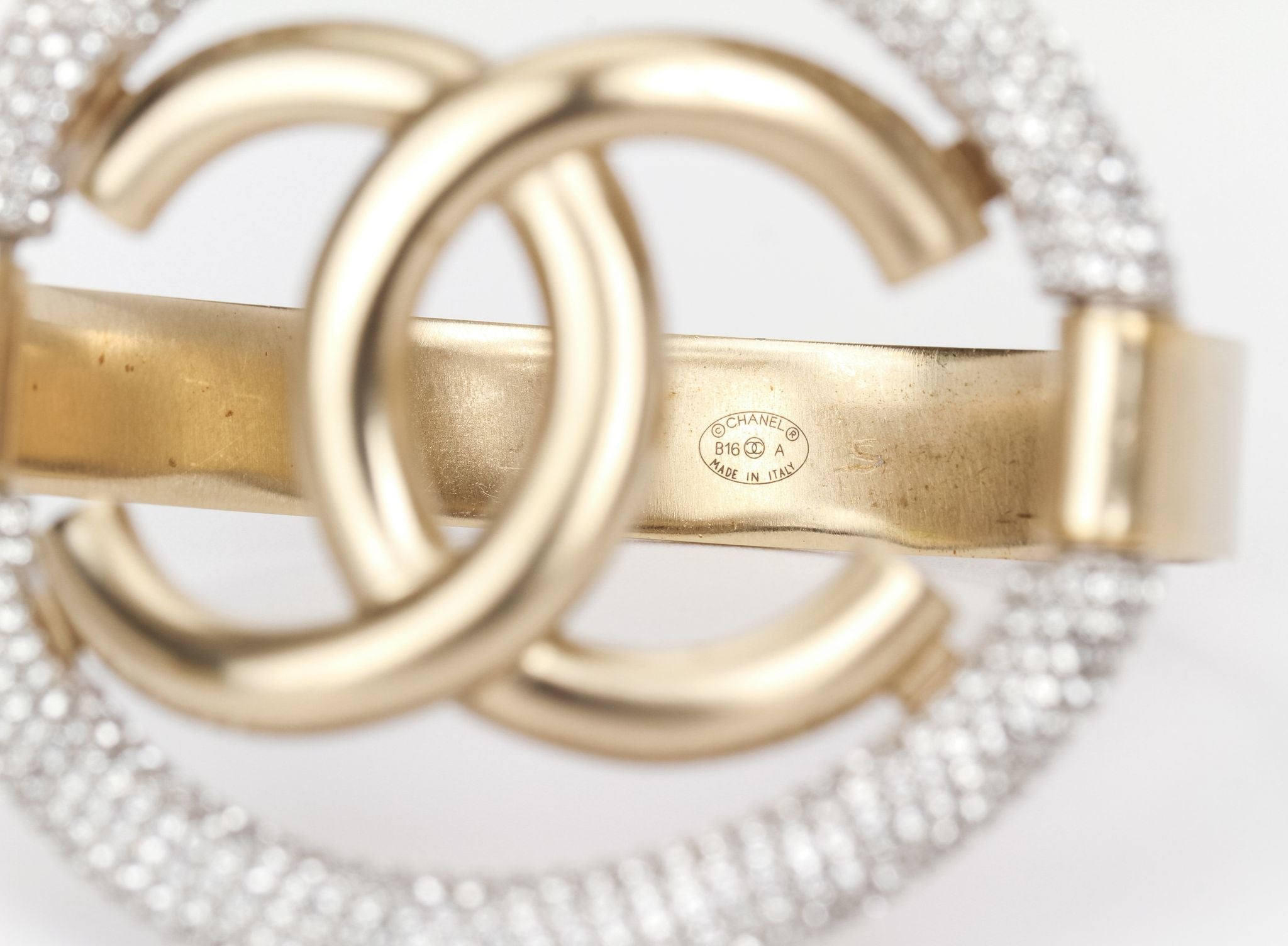 Chanel bracelet light gold rhinestone CC - Vintage Lux
