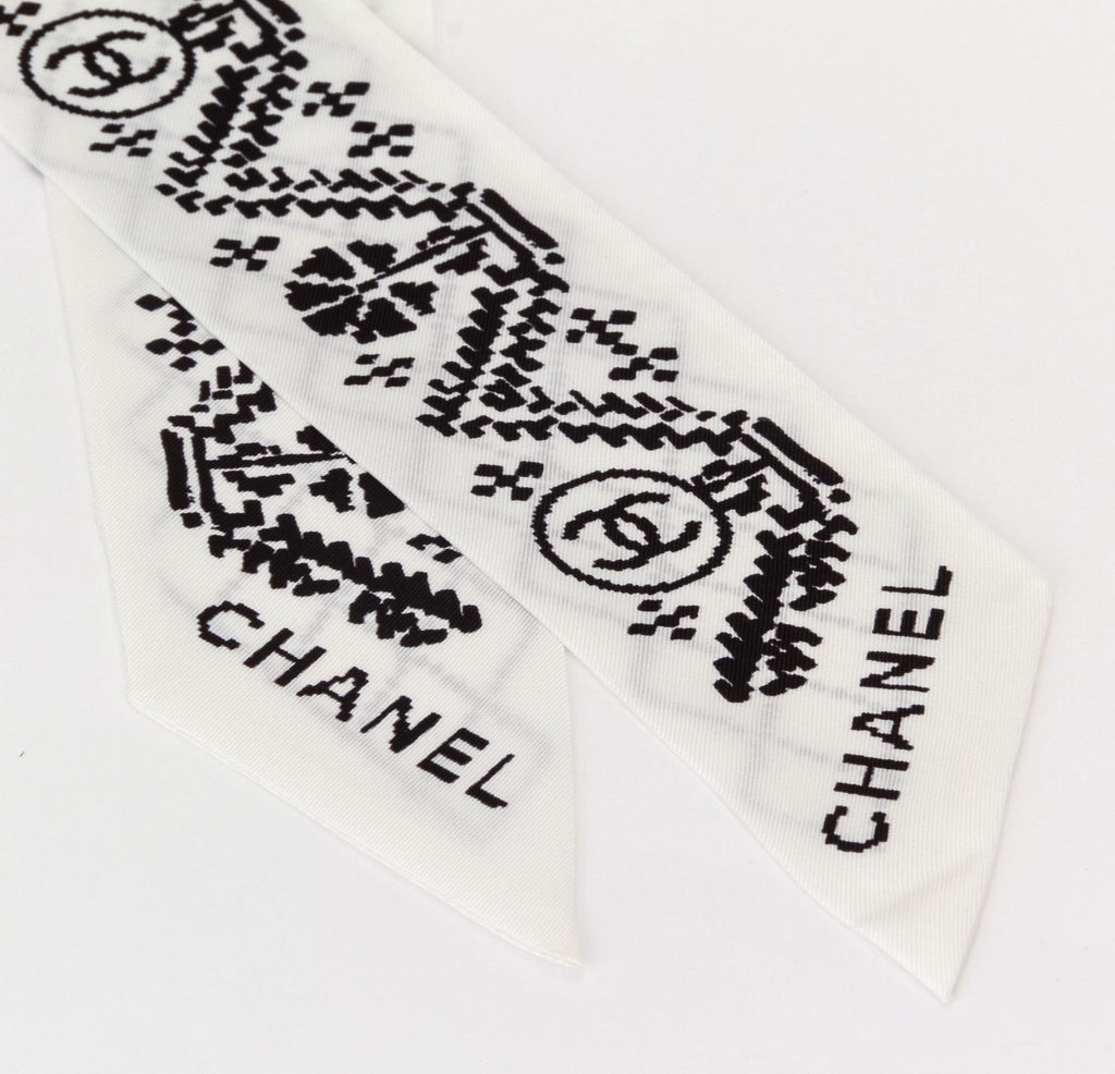Chanel New White/Black Silk Twilly