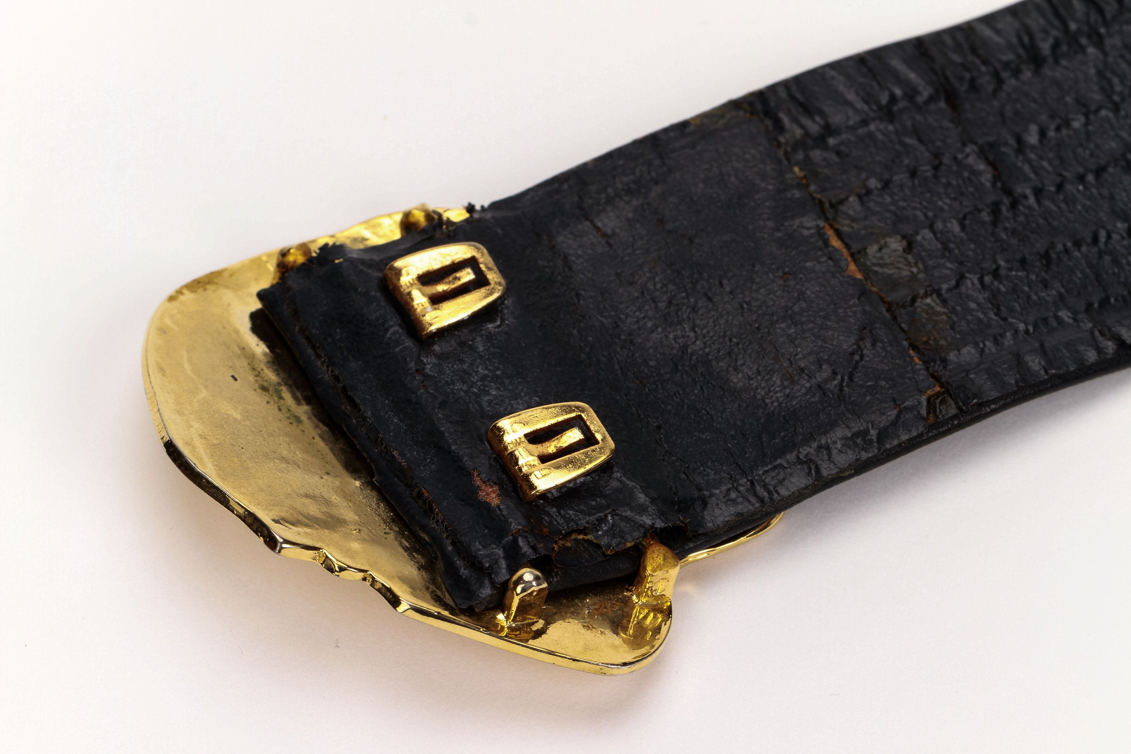 Chanel leather belt gold Coco profile 70 - Vintage Lux