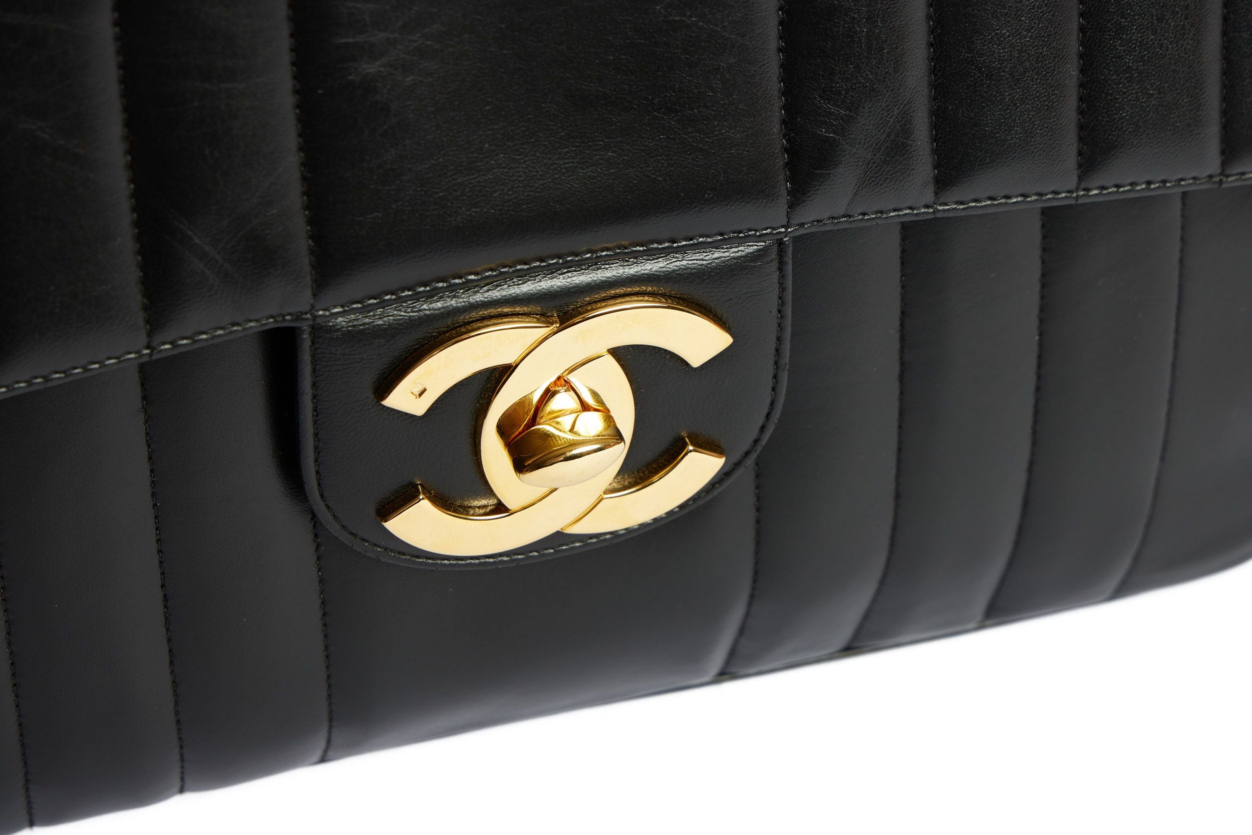 Chanel boy vertical outlet