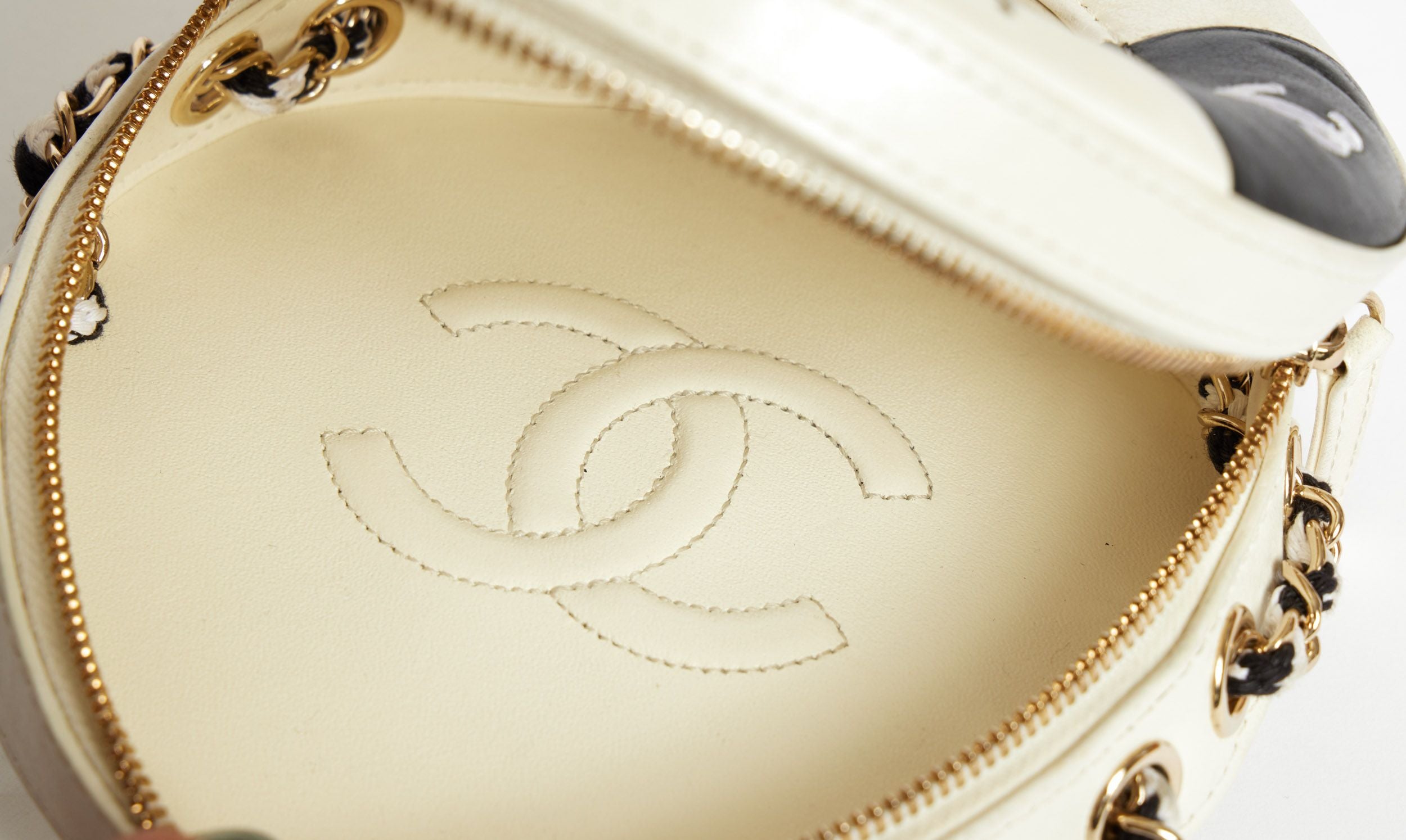 Chanel 255 Bag Lambskin Leather Limited Edition  lÉtoile de Saint  Honoré