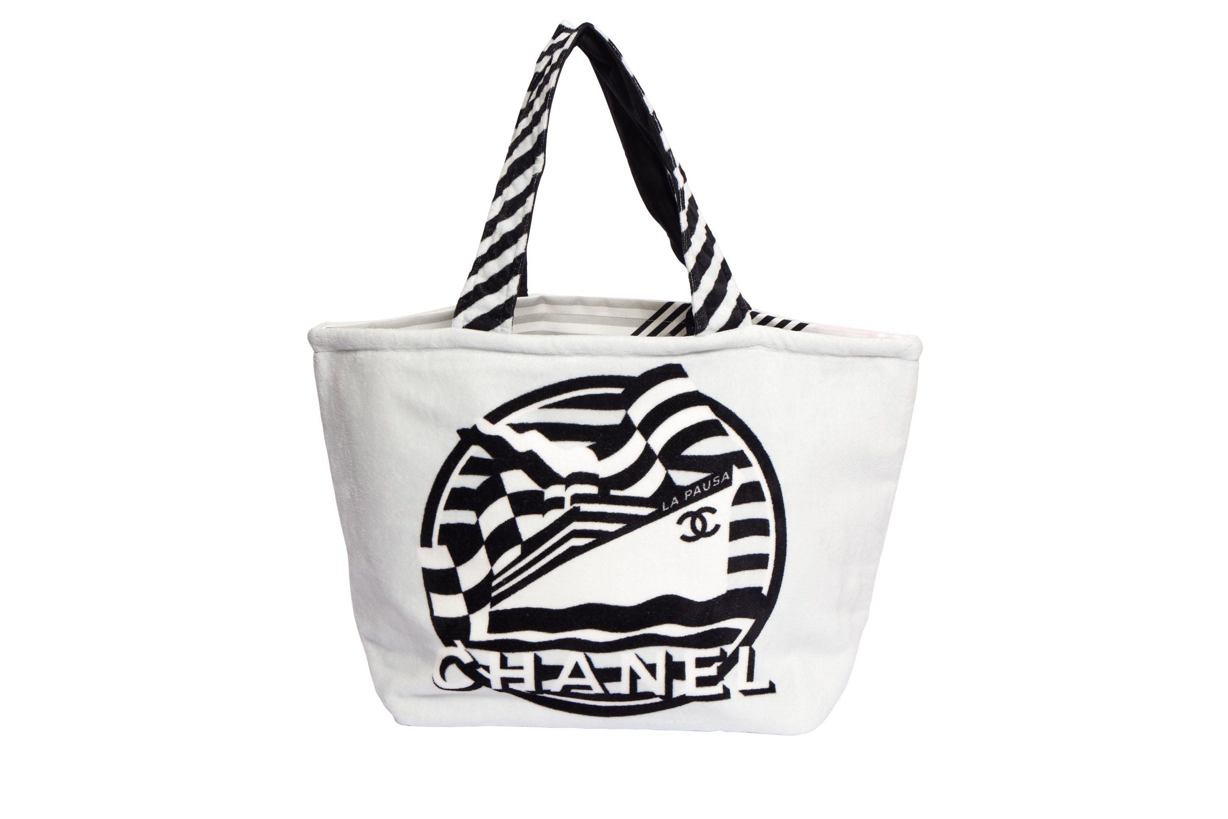 CHANEL/LA PAUSA Logo chain shoulder bag vinyl Black/White/Silver