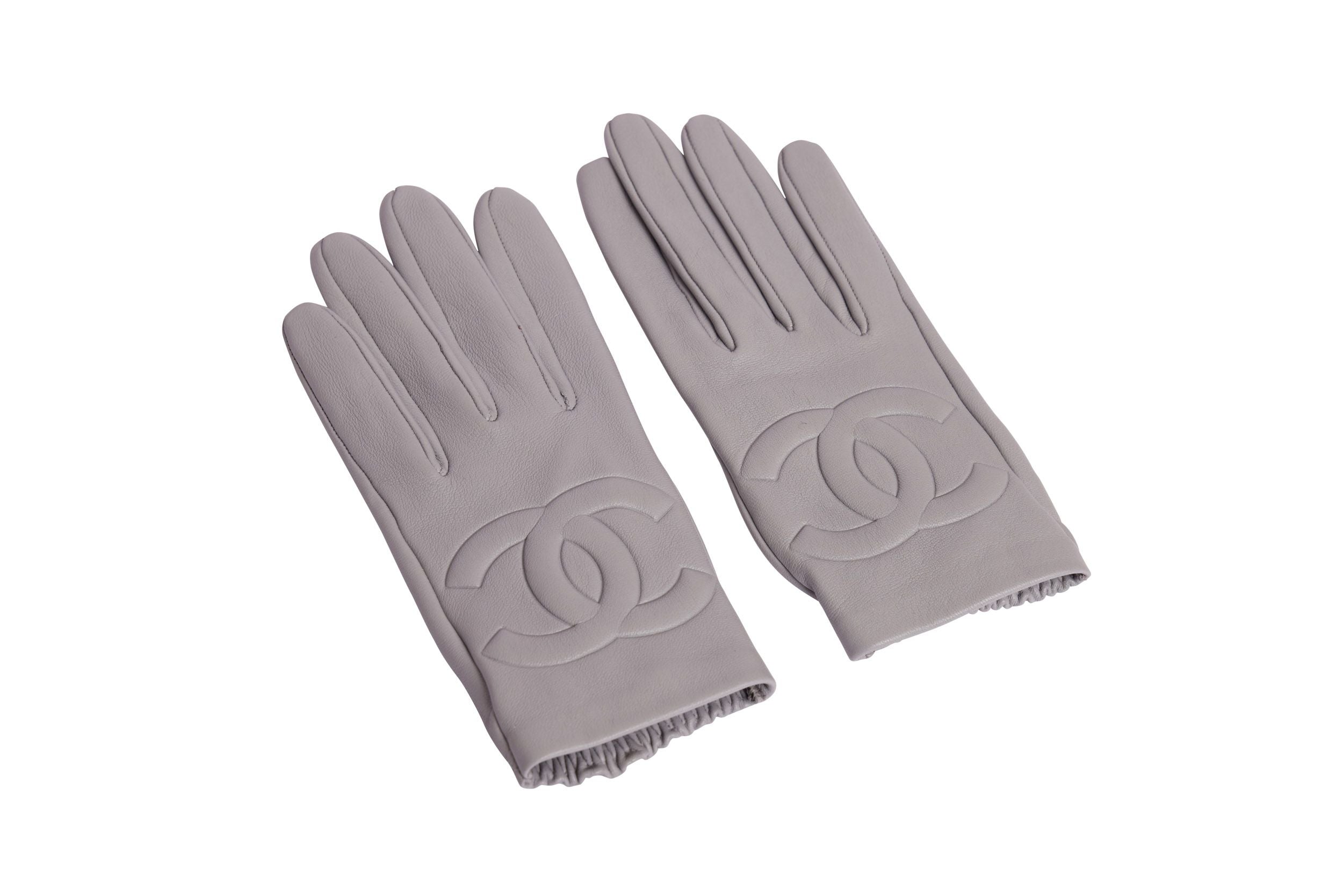 Chanel CC leather gloves
