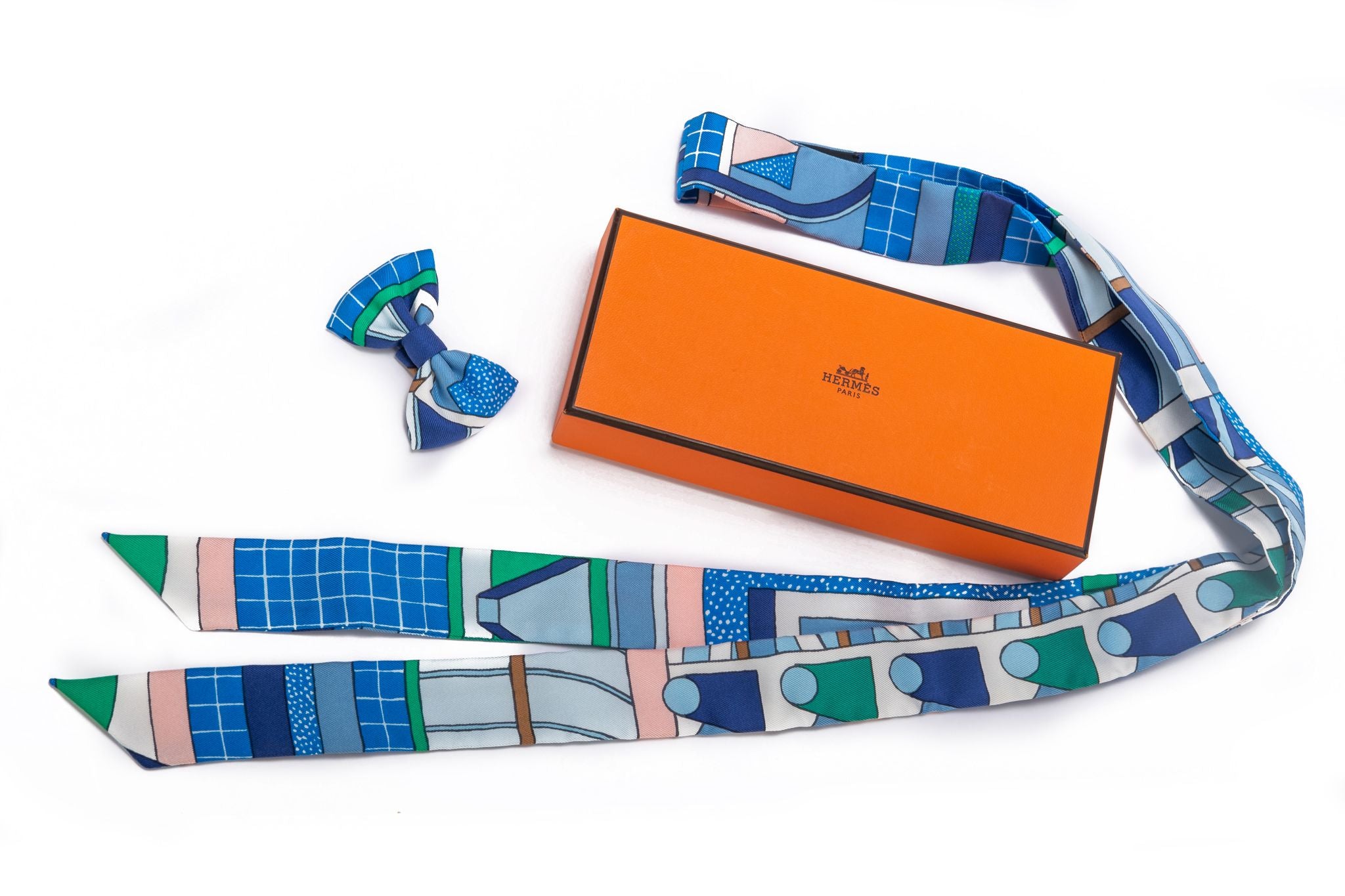 How to Tie a Hermes Twilly Bow 