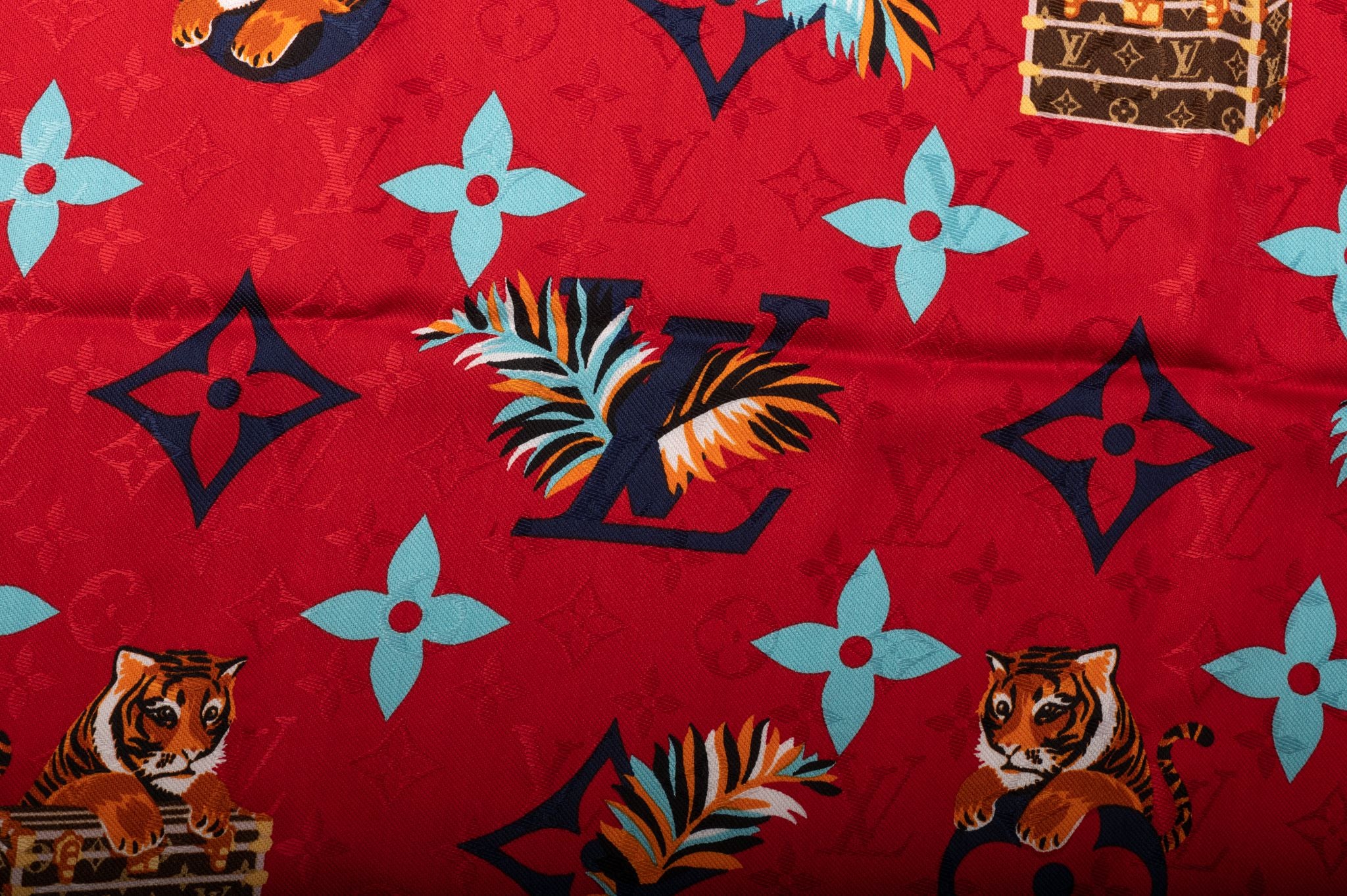Louis Vuitton MONOGRAM Precious tiger scarf (M77386)