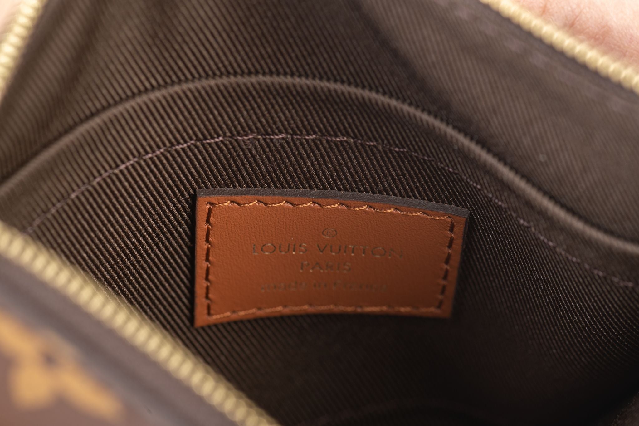 NIB Louis Vuitton pochette metis strap