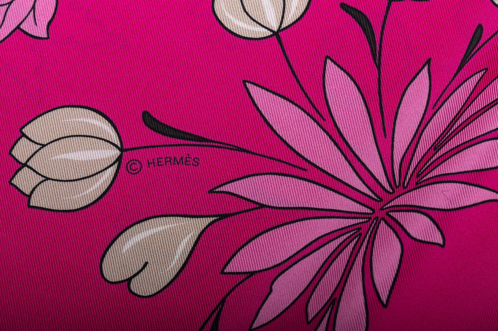 Hermès NIB Fuchsia Guepards Silk Stole