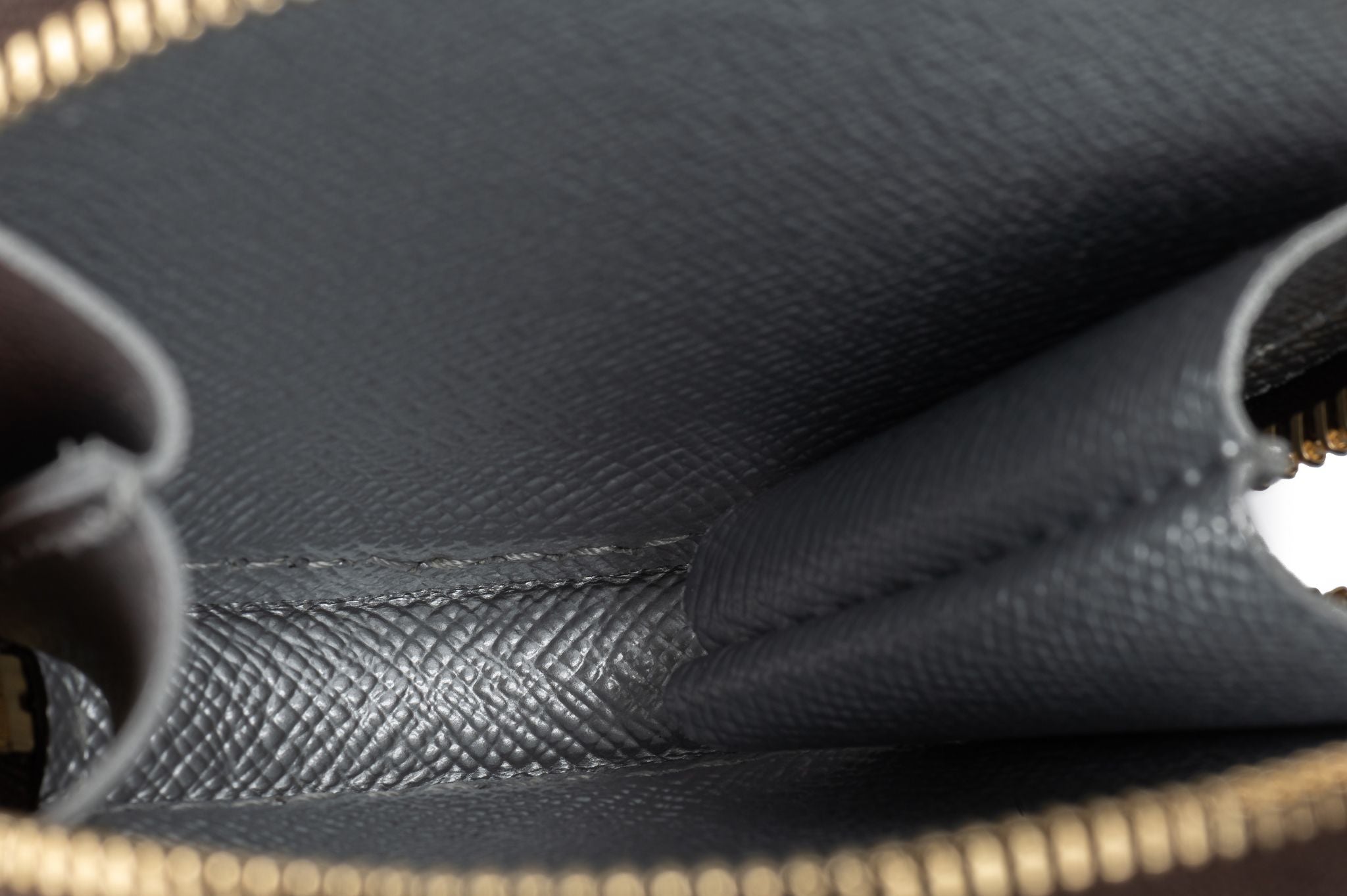 Louis Vuitton Pillow capsule Maxi Pochette shoulder bag in silver nylon, SHW