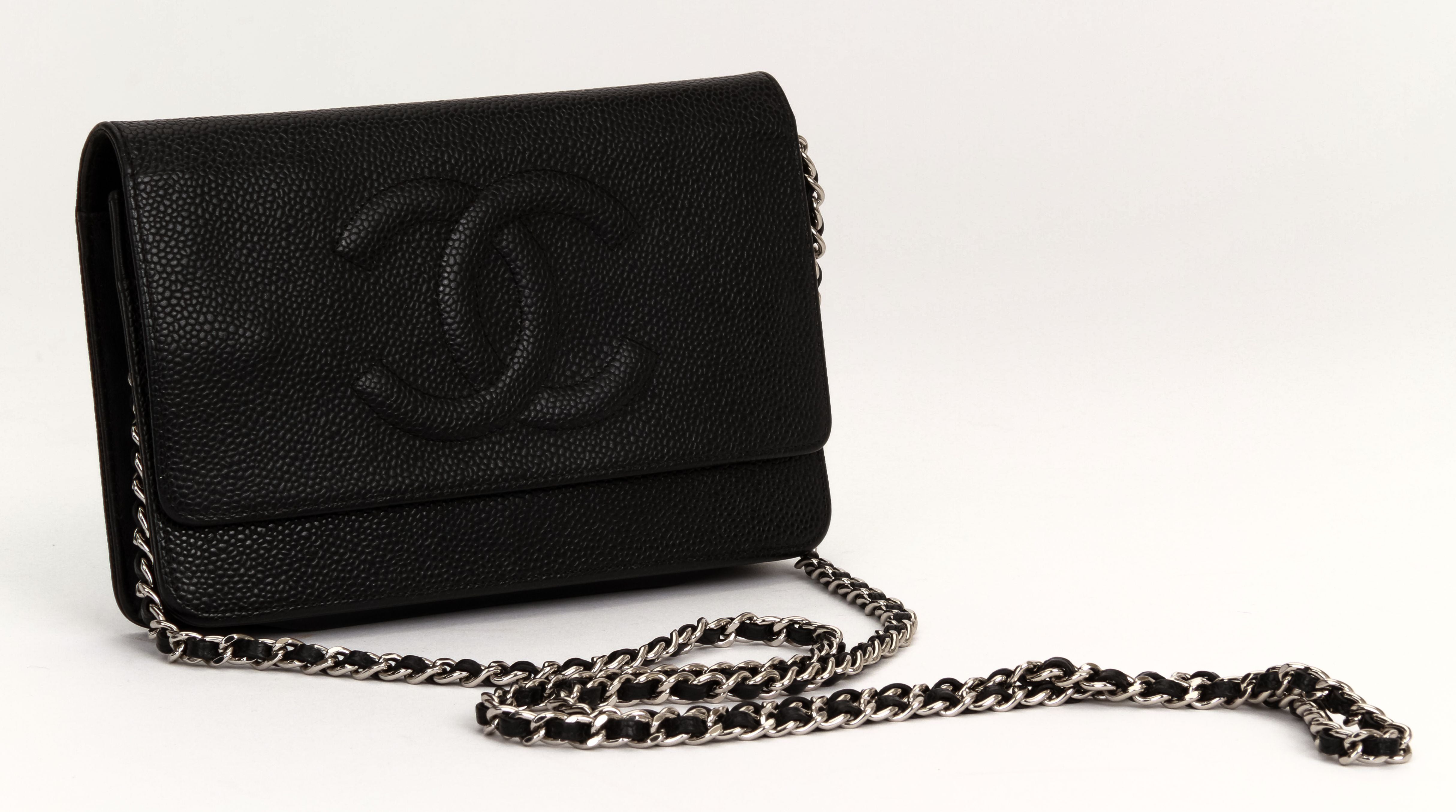 CHANEL 2008 Black aged lamb leather bag with red interio…