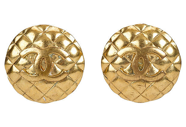 Chanel 1980s Vintage Quilted Logo Earrings – Boutique Patina