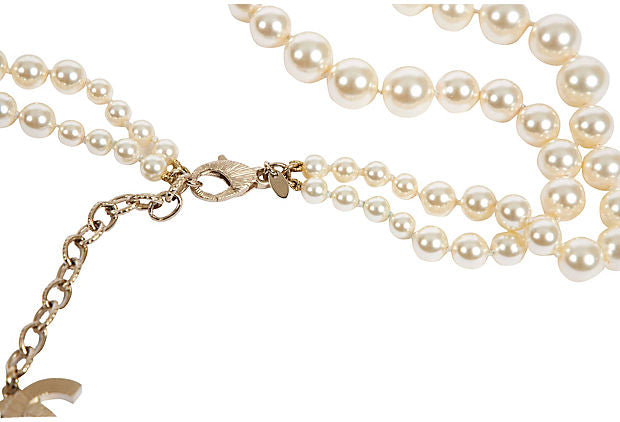 CHANEL  IVORY FAUX PEARL DOUBLE STRAND NECKLACE WITH FAUX PEARL