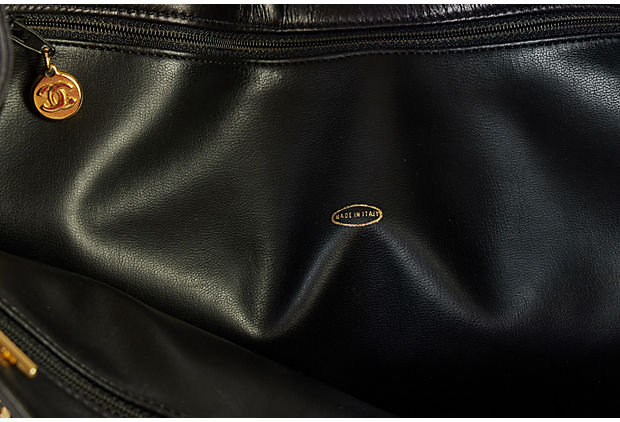 chanel vintage shopper bag leather